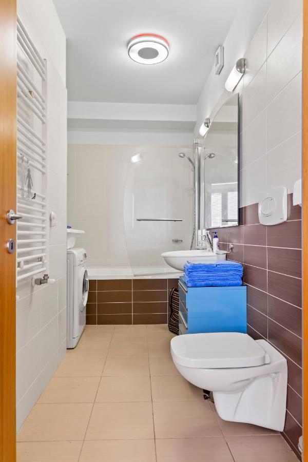 125 Sqm Family Friendly With Kids Room Bukarest Exterior foto