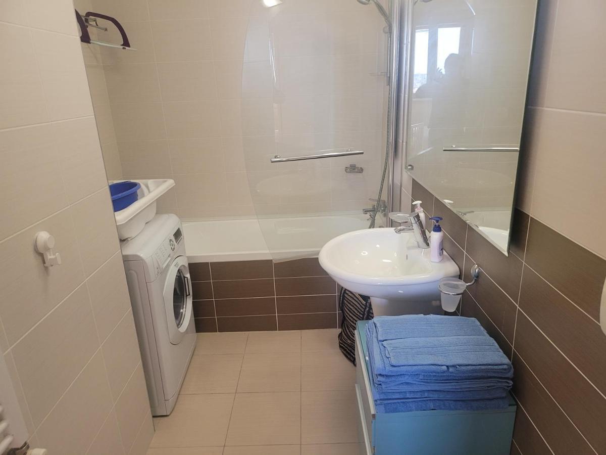 125 Sqm Family Friendly With Kids Room Bukarest Exterior foto