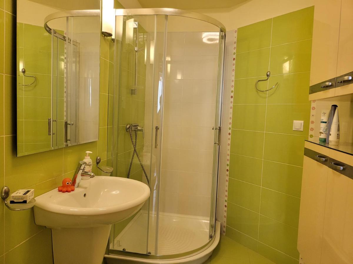 125 Sqm Family Friendly With Kids Room Bukarest Exterior foto