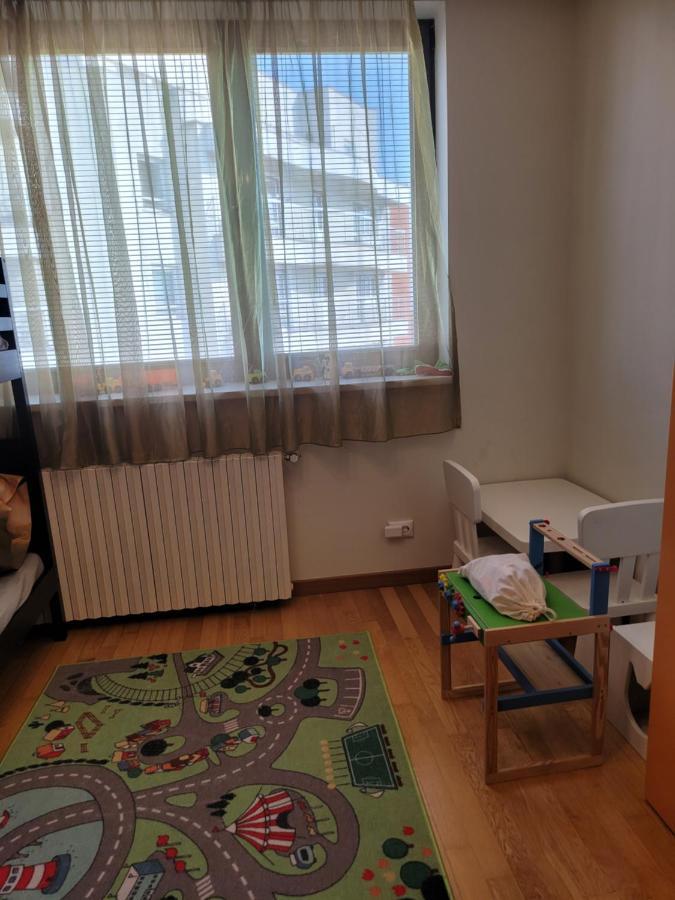 125 Sqm Family Friendly With Kids Room Bukarest Exterior foto